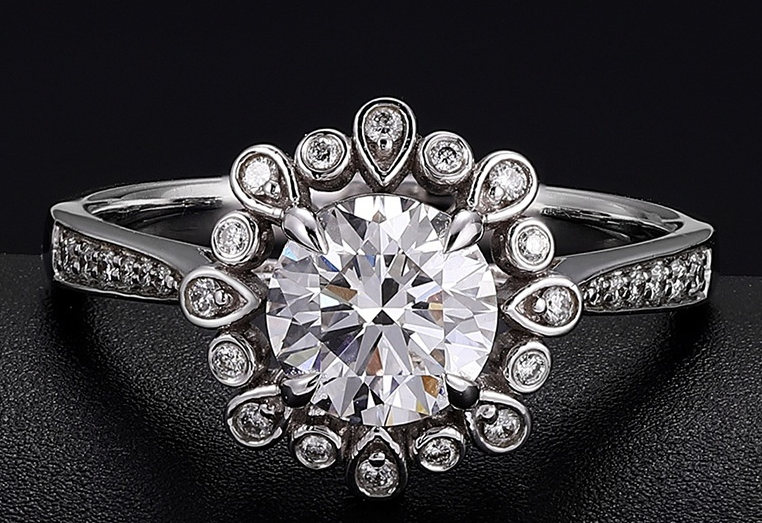 Cultured Diamond Engagement Ring | 18K Gold Lab-Grown Diamond