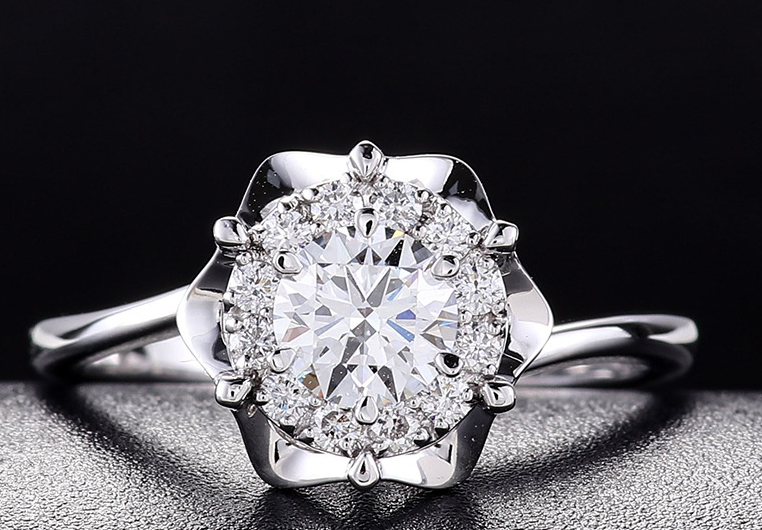 Cultured Diamond Engagement Ring | 18K Gold Lab-Grown Diamond